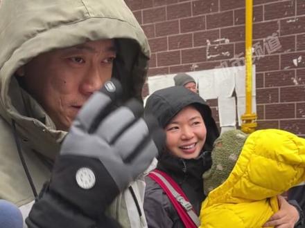 养母从人贩子手中将他救出,被拐33年后 沈晓阳今天回家团圆,见到家人眼眶湿润,跪拜父亲久久不起身#媒体精选计划 #寻亲#河南楷模