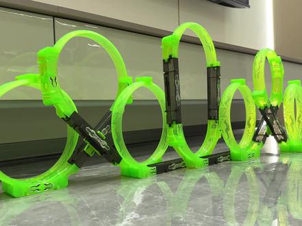 飕狗摩托车又来玩新挑战了,七种不同的花式轨道,还要挑战蹦高 #一起飕狗吧 #飕狗摩托车 #爱动玩具 #玩具