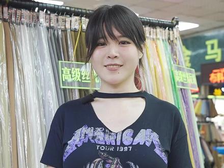 为满足市场对牛二层反绒的更高要求,伟联皮革紧跟潮流、不断研发新品,增强客户竞争力的同时,伟联皮革做到了品类齐、颜色多、存货足、出货快,保障了客户快捷畅顺运营及稳定持续发展