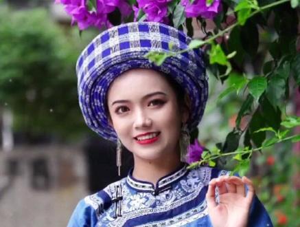贵州有个民族叫布依族,吃饭叫(更豪)喝水(更让)回家(拜然)去不去(摆迷拜)要不要(熬迷熬)我爱你怎么说?#布依族 #语言#情感 #文案 @抖音小助手