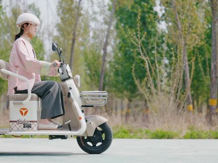 【雅迪冠能CM6陪你出发!】去遛狗?去露营?去买菜?去接娃?既要舒适又要便利,既要容量又要美观,既要续航又要安全,你的“既要又要”,TA来满足!这个五一假期,和「环家试玩」一起骑上雅迪冠能CM6,向快乐出发!