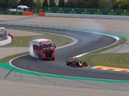 F1赛车AI视频、AI爱车大战F1视频一键制作教程 教你制作
F1赛车Al视频,轻松getAl爱车大战F1的炫酷效果,这个F1
赛车AI视频的制作方法很简单,用小云雀Al就能一键生成,不需要复杂操作,只需要上传爱车照片就能做出超燃的F1赛车AI视频,快来试试这个教程,让你的爱车和F1赛车同场竞技。#F1赛车AI #AI爱车大战F1 #小云雀AI #抖音特效 F1赛车AI视频制作教程AI爱车大战F1制作步骤 剪映F1特效教程 小云雀AI生成F1视频 F1赛车AI半挂车教程 AI#剪映
汽车大战F1制作入口 F1赛车AI特效设置 爱车大战F1AI指令
抖音F1AI视频模板 免费F1AI视频制作 F1赛车AI视频拍同款
Al爱车大战F1素材 小云雀2.0F1教程F1赛车AI视频导出 爱车大战F1AI特效调整 抖音F1AI视频入口 F1赛车AI视频卡点教程 AI爱车大战F1音乐搭配 小云雀AI生成F1半挂车视频 AI
汽车大战F1特效教程 F1赛车AI视频新手教程 爱车大战F1AI
免费制作 抖音F1AI视频特效 小云雀AI F1指令复制F1赛车
AI视频替换照片 AI爱车大战F1特效生成 抖音F1AI视频教程免费F1AI特效制作F1赛车AI视频素材下载 爱车大战F1AI特效入口 小云雀AI F1视频生成步骤
<