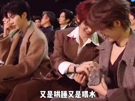 没来的耀文看到这些:哥哥们太爱我了怎么办
#时代少年团 #星光大赏 #刘耀文 #心软软