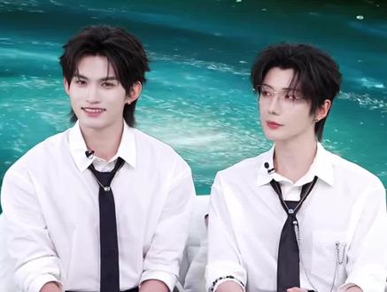 太好磕啦!画得太有默契啦,一家四口幸福地生活在一起。#云熠 #一起走花路