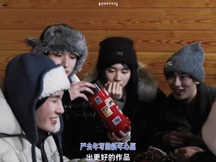 翔霖爱一直存在 -通过爱学会被爱,通过被爱学会如何更用力地去爱。我们的爱无法被替代,只会在彼此身上存在。
#翔霖 #戏影 #严浩翔贺峻霖 #翔霖爱一直在
