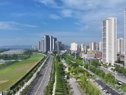 襄阳卧龙欧庙两镇,开通樊城区东津新区高新区免费专车!提供午餐!从襄阳市襄城区获悉,羊肚菌产业已带动务工15万人次,年创造劳务收入超2000万元,预计年产值超2亿元。为解决羊肚菌产业跨区务工的交通之忧,卧龙镇、欧庙镇还将服务范围延伸至樊城区、东津新区、高新区,组织专车免费接送,种植基地提供午餐,通过广泛吸纳周边区域富余劳动力,保障羊肚菌产业用工的稳定高效。#这是个真实的事情 #行业大揭秘 #