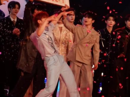 《24K magic》—不切镜头的纯享版排面舞系列
给@X—尼克🦊(喜悦) 点点关注
#喜悦x尼克 #24kmagic #舞台