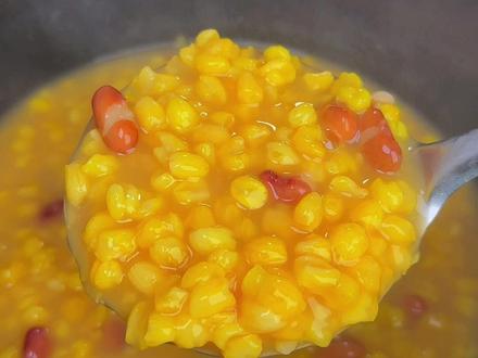 爱吃粗粮的姐妹一定要试试这个#东北大碴粥 软糯香甜~浓浓的玉米香,比啃玉米还要过瘾~#粗粮 #早餐 #轻食