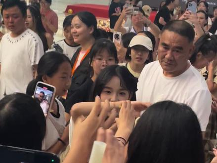 #刘格格 太可爱了,本人又瘦腿又直还长