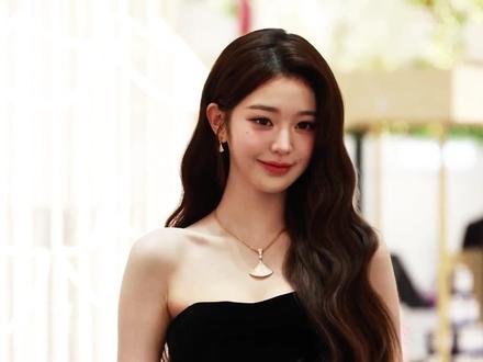 14岁C位出道,21岁三奢加冕,张元英的顶流剧本。#张元英 #人物故事 #影娱漫谈编辑部 #青年创作者成长计划