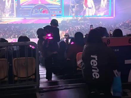 宋雨琦韩国首尔演唱会,嘉宾退场