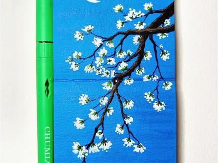 那天加班到很晚,抬头看见窗外的弯月和楼下的花树,突然就想把这份清冷又温柔的画面,永远留在本子上。
原来最动人的美,往往藏在不经意的抬头之间。#艺术在抖音 #春天的色彩 #艺术种草指南 #初描丙烯马克笔 #跟着抖音学画画