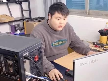 电脑玩模拟器卡是为什么?