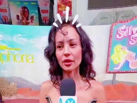 为什么亚历克萨德米在首映礼上拒绝化妆?背后的原因和 悉尼妹有关#亢奋 #麦迪 #悉尼妹 #亢奋第三季