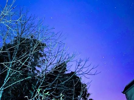 #手机拍星空 你们别杠真的,就我体验过的众多手机而言苹果拍照真干不过安卓但视频拍摄绝对碾压拍照打的过苹果的多了去就拿出代表性 的三款vivox70pro+华为p50pro小米11u这三款可以妥妥吊打,但视频拍摄iphone13promax表示一个能打的都没有🥱