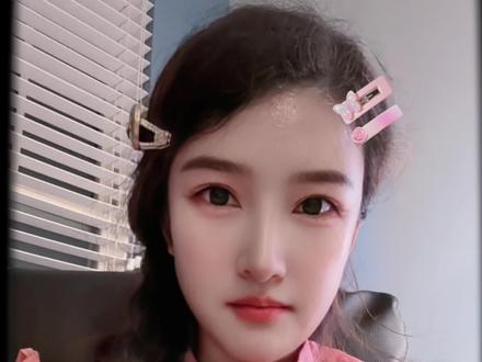 我后悔了,后悔来美国。
不是情绪化,只是真的太难了。
别再说“挣美元花美元不心疼”了,
在美国,钱真的不是自己的。
赚得多?交得也多。
连自己辛苦攒的钱都不一定花得安心,
政府收税真是无孔不入。
房租贵、保险贵、看病更贵。
一碗拉面15刀,一杯饮料三四刀,
账单最后还要硬加20%服务费,
吃个饭都得精打细算。
所谓“生活升级”?
说实话,是消费降级。
还好孩子的学校不收费,
不然真的撑不下去。
娱乐?哪有娱乐,
唯一的放松就是走一走家门口的trail和公园,
免费,又安静,也只剩这些了。
📌不是抱怨,是记录。
生活从来不是朋友圈里的滤镜,
而是撑下去的每一个普通日子。
你也有这样的时刻吗?
欢迎留言说说你的感受👇
#移民生活 #华人在美国 #重税国家 #生活压力 #消费降级