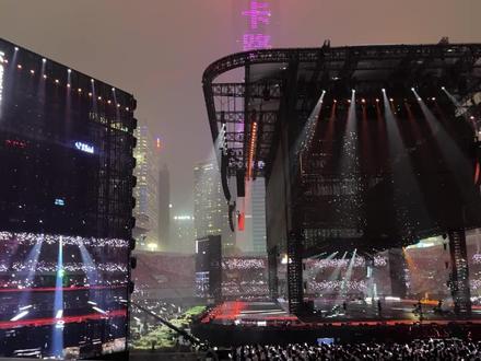 真的控制不住的哽咽想哭哇 跟唱的太难听了 不敢相信自己唱的声音是这样的呜呜呜 但是我还是想发 🥹@薛之谦 #薛之谦万兽之王 #薛之谦巡回演唱会广州站 #其实