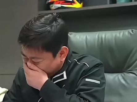 张雪处理售后“一般我不笑,除非忍不住”,有多少人是这样…#张雪机车 #张雪处理售后 #一般我不笑除非忍不住 #骗你的 #张雪笑场