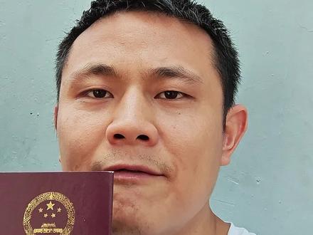 大家一定要谨慎使用菲律宾移动支付GCash,没出事还好,出事你会哭。我因为办了两个电话卡,另外那个电话卡没有使用被自动没用了,GCash收不到验证码登录不了钱拿不出来,弄了半个多月客服最后还是没有给我解决,提出了两个无理由的条件,第一是要我在他们那里注册新账户,并且利用护照和ACR卡通过完全认证,可是按照他们的要求提交后他们根本不给我认证通过,这是自相矛盾。其次旧账户需要我找律师证明然后公证,要我找个第三方不在场的人来证明我这个账号是我的。这不是逻辑有问题吗?去年注册时电话号码是本人护照办理的,邮箱也是本人绑定的,去年认证旧账户他们不给通过,但是人脸识别提交资料都对得上。找他们已经半个多月了,但是到后面都没有下文。#菲律宾 #GCash #海外生活 #记录真实生活 #随拍