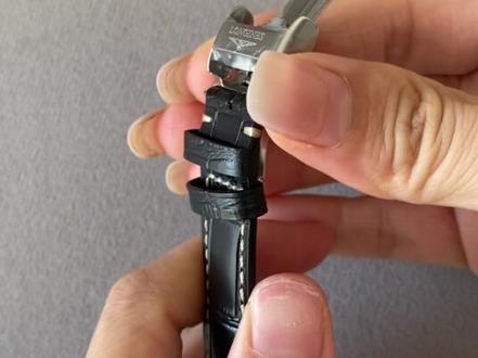 浪琴蝴蝶扣表扣如何拆卸与佩戴,来看看👀吧!#浪琴表带 #名匠表带 #浪琴手表带 #浪琴真皮表带 #真皮表带