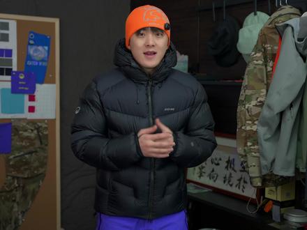 真的离谱!羽绒服炸茄盒事件一个视频讲明白! 我是发完作品才去看的炸茄盒女主视频
因为刚开始觉得 应该没人会不理解轻薄面料比较透光透绒这个物理常识吧 不懂的小伙伴讲清讲明大家也都能理解了 但是没想到还真的会有人那这个事情做流量直接的给品牌带来很多负面影响 哎..这也能说...
说通俗点 轻薄尼龙面料7D 10D的羽绒服基本都是为了户外运动而做出的轻量化设计 主要用于徒步 攀登 潘冰等等 首要考虑的不是日常通勤和卖海鲜
只不过在近几年的发展中户外产品越来越火 更多消费者更想尝试功能性服装给日常生活带来的便捷 因为自己的不了解不清楚而引起的误会
轻薄面料羽绒服透绒这在户外产品中简直太正常了 说明商家用的7D 10D真材实料 介意的可以直接选择深色或者高D数面料就可以掩耳盗铃的看不到里面的绒了
即使透绒也不会有任何使用上的影响!
#凯乐石炸茄盒 #户外羽绒服 #超轻羽绒服 #5000GT #捕风