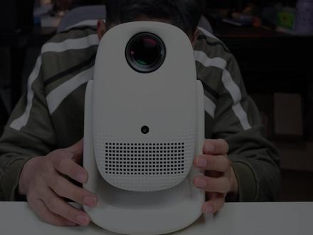 百元价位的投影仪都卷到什么地步了!? #投影仪推荐 #投影仪怎么选 #大眼橙C3Air #大眼橙投影仪 #投影仪家用卧室