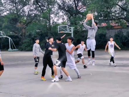 带你感受一下淮南五中的篮球氛围 #校园篮球比赛 #球队合影 #无兄弟不篮球