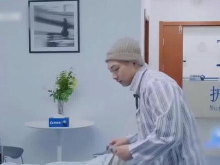 为什么雪饼猴演的绝症病人,真实到不像是在演戏?答案早已藏在他坎坷的人生里3#雪饼猴 #综艺 #绝症病人 #吴镇宇