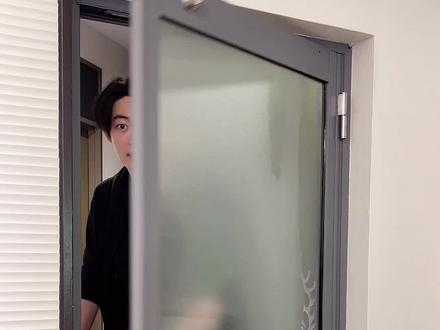 虽然是18岁成年,但还是20岁才能喝🍺哦#日本#搞笑#日本女生