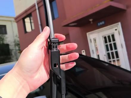 长安全系雨刮器更换方法和流程来了,如果你的雨刮器也出现异响刮不干净时说明你的雨刮器已经出现老化情况#长安汽车 #长安UNIZ #雨刷器 #汽车雨刮器 #汽车用品