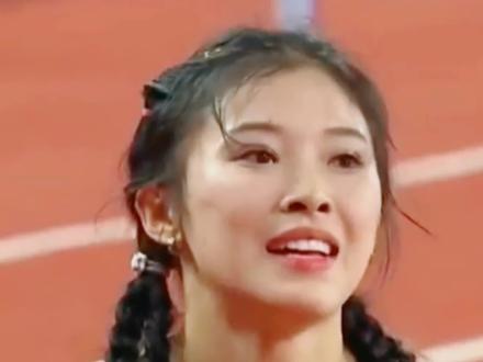 吴艳妮大运会100米栏决赛,12″76夺银,刷新个人最好成绩,奥运达标。 又美又飒,跨栏一姐。 #成都大运会 #吴艳妮12.76秒夺得亚军 #吴艳妮女子100米栏夺银 #体育