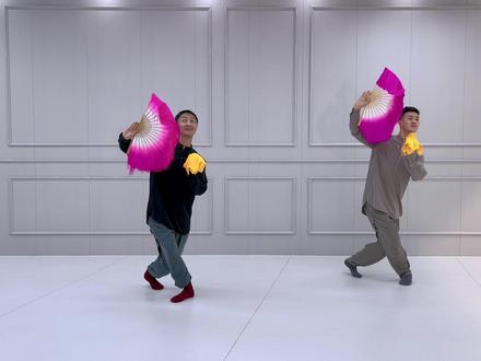 小桥舞蹈终结版已上线,横屏看效果更好。#原创 #安徽花鼓灯 #合肥舞蹈 @UPUP!春哩个春!