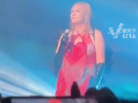 那艺娜假唱《苹果香》,观众齐喊退票,那艺娜回应:故意的!