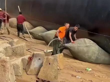 轮船是如何下水的?#船舶