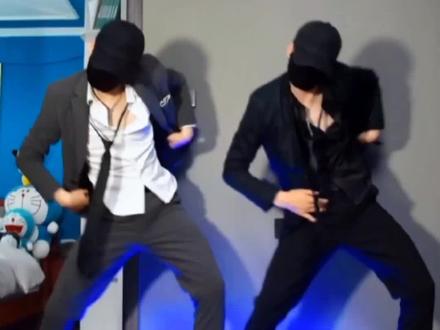 嘿嘿嘿你是我的宝贝 嗨起来 #嘿诶诶宝贝摇 #黑桃a #舞蹈 #西装舞蹈