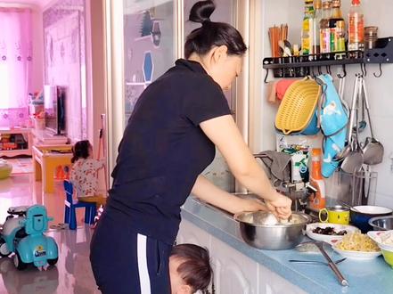 一个全职的妈妈能说出来得累根本不算什么,说不出来的累,无言的泪才是