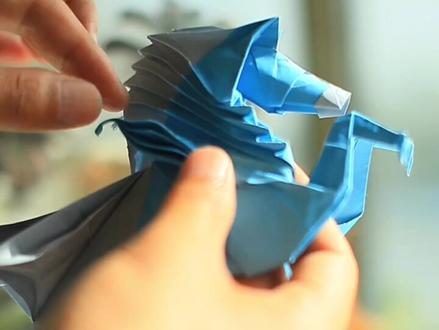 千里马常有 伯乐难求! 海里的千里马你见过吗?#现代折纸 #复杂折纸 #艺手折天 @囍颜慕色