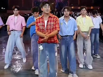 #龙浩天户外直播 #青城学长直播间录屏分享 我要找到你#舞蹈@小璐🦌(青城学长团队)