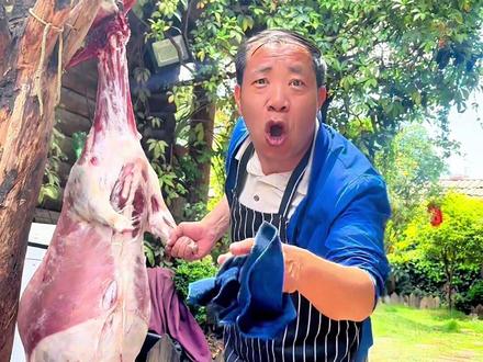 羊血肠的做法 到底是怎么做羊血肠才好吃呢#同城美食 #丽江美食 #餐饮美食 #烤全羊#烤猪