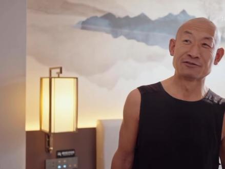 “爱情是上天赐给每个人的礼物”#抖音故事 #冬泳怪鸽