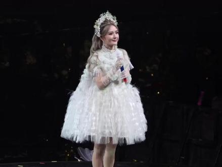 何老师才是娜娜的太阳神! #谢娜 #李小冉 #何炅 #张杰 #演唱会