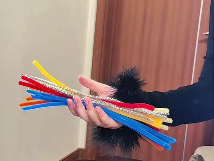 不用修毛就可以做的会旋转的烟花,真的太爱了!#真爱降临bgm #扭扭棒烟花 #扭扭棒魔法棒 #跨年烟花 #你的真爱礼物降临了