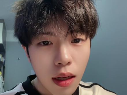 玩游戏会玩出腱鞘炎?会,因为想追赶一起玩的好兄弟不希望拖他后腿,就会大量的练习,因为想玩起来更爽,但是值不值得让自己受伤,对于普通玩家来说不值得,游戏只是娱乐和放松,大家有更好的药物之类的也可以推荐一下#腱鞘炎