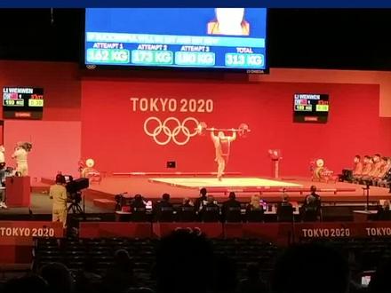 #东京奥运会 李雯雯破奥运纪录夺金,中国队高喊中国力量
