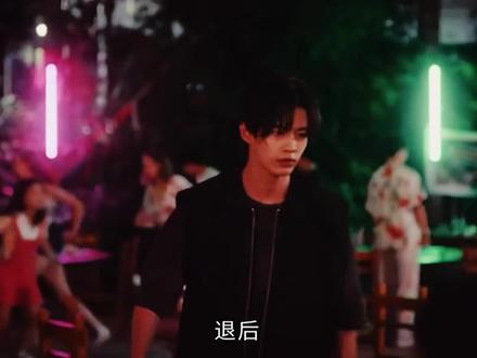 新剧双轨! 空手接瓶超帅! #双轨 #靳朝