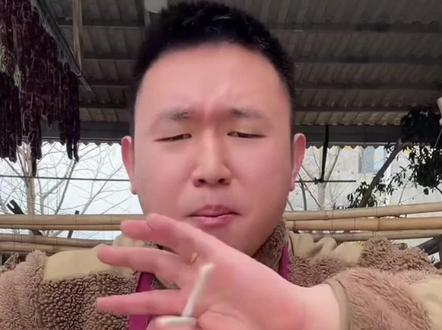 有人问:腊肉有国补吗?有百亿补贴吗?#名模坤 #名模坤直播回放 #名模坤直播名场面 #名模坤吃饭 #国补