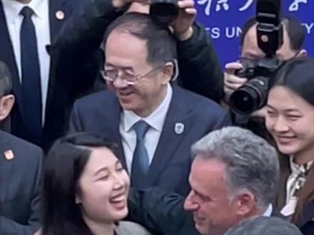 乌拉圭总统奥尔西到访北京外国语大学 与中国学生交流互动