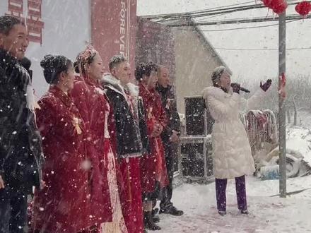 当结婚遇到大雪时#吃席的最高境界 #农村大席#下雪了