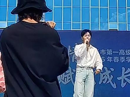 张紫豪张紫豪!意满离#张紫豪可不可以现场版 #张紫豪 #可不可以#商丘市一高