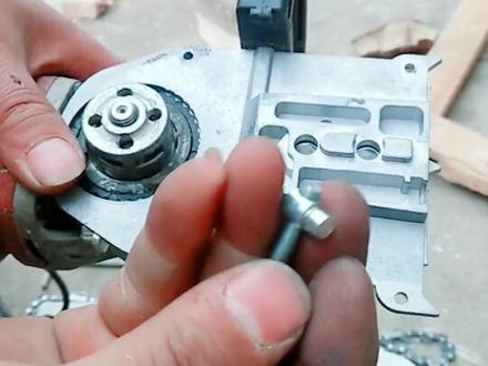 角磨机改电链锯安装视频,每一步都要安装到位装紧,安全第一,不懂的在问我,